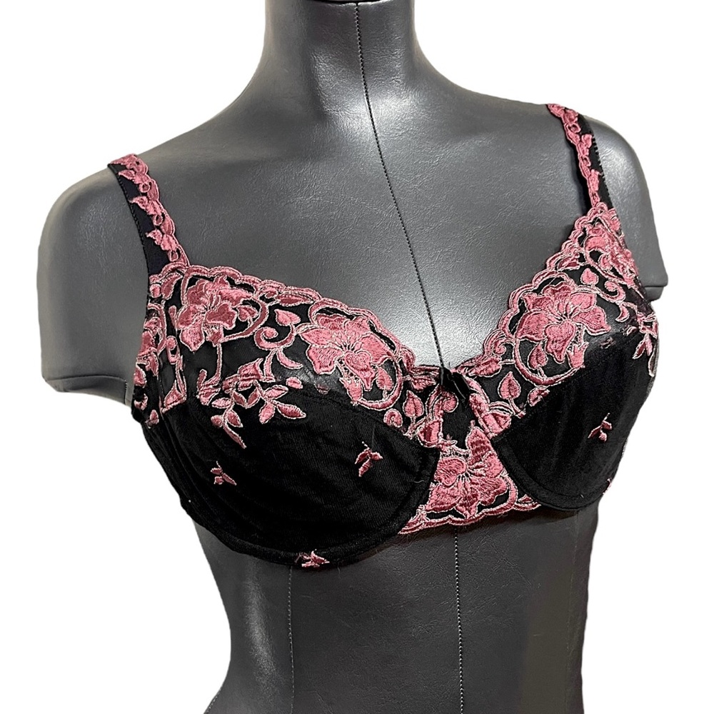 Victorias Secret Embroidered Floral Elegant Black Mesh Pink Lace Bra Wired